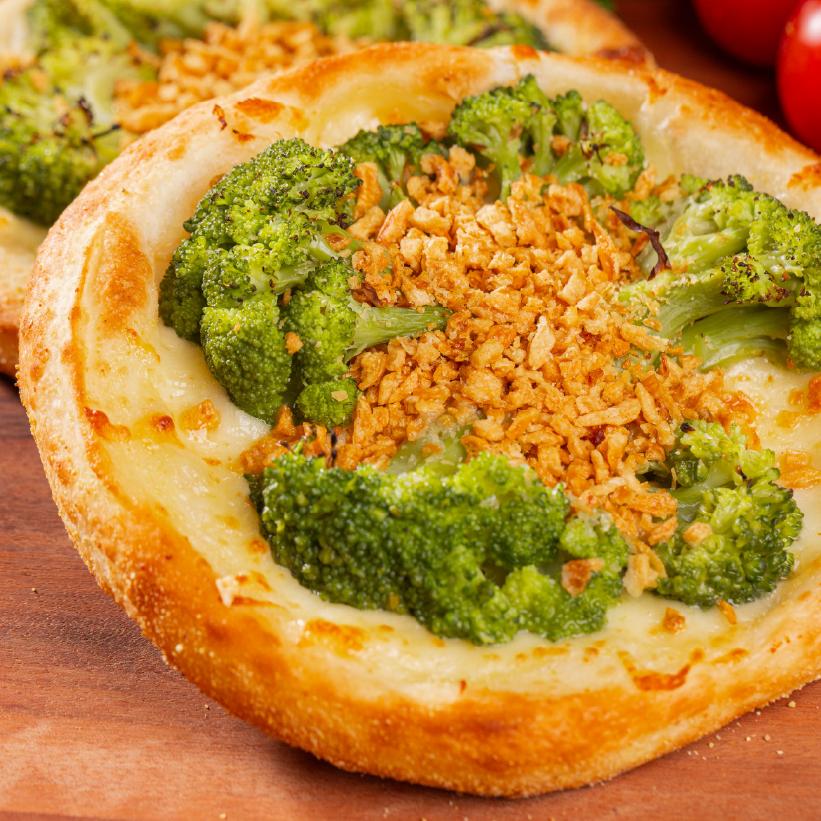 Esfiha Brócolis com Mussarela e Alho