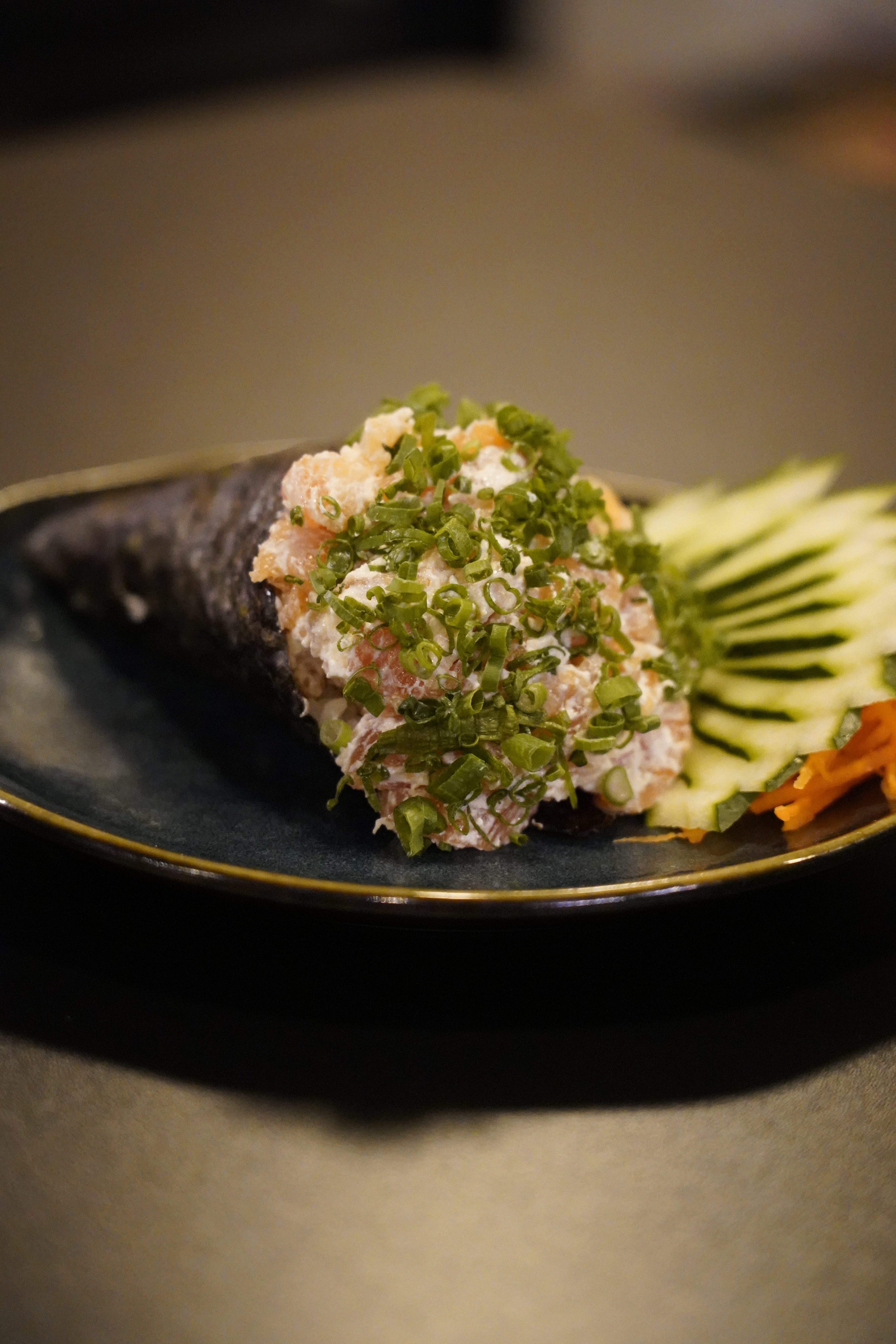Temaki de Salmao, Shimeji e Cream Cheese.