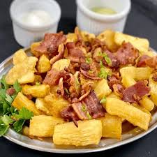 Mandioca com Mussarela e Bacon