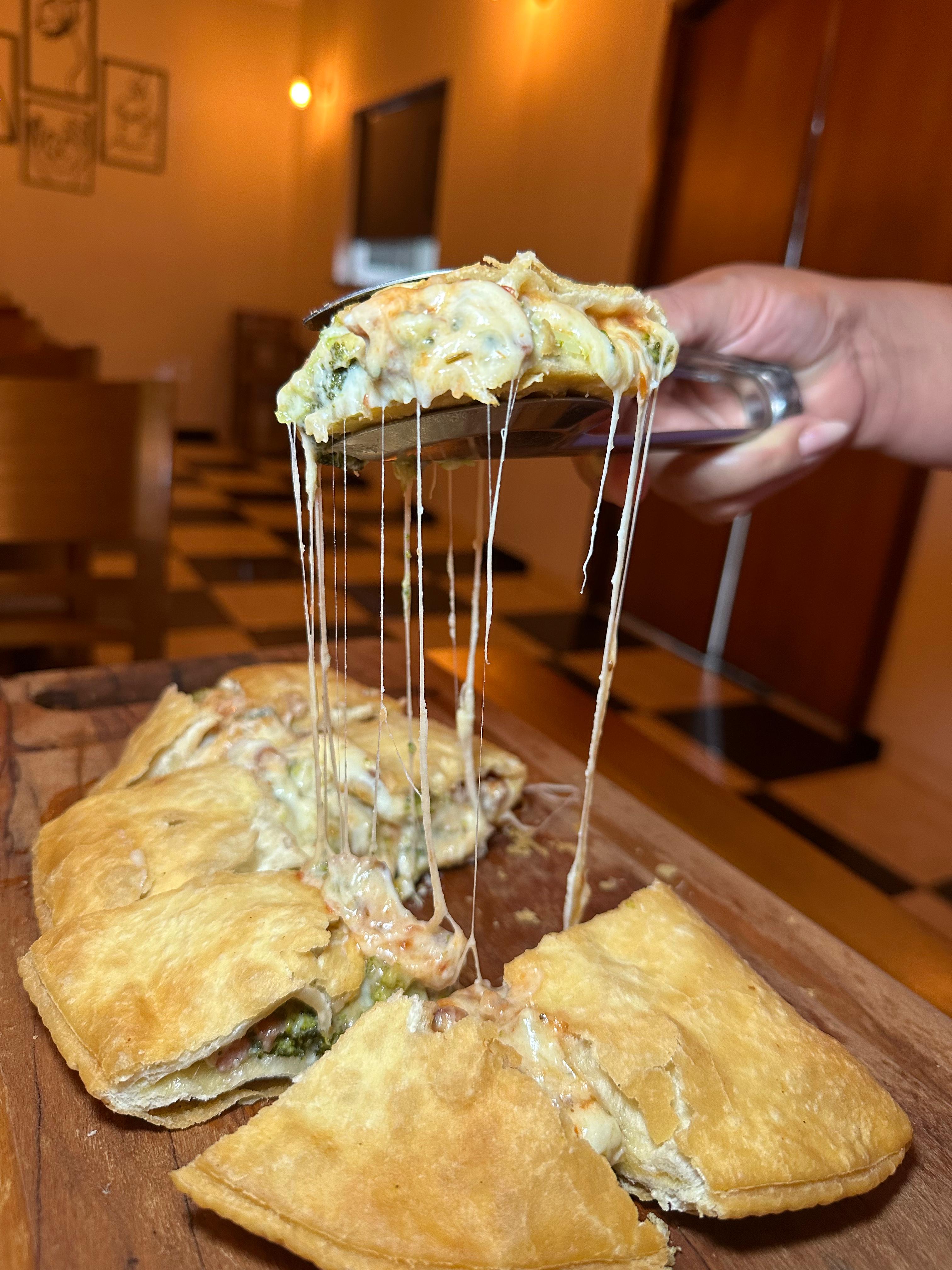 Pizza Frita Frango com Bacon