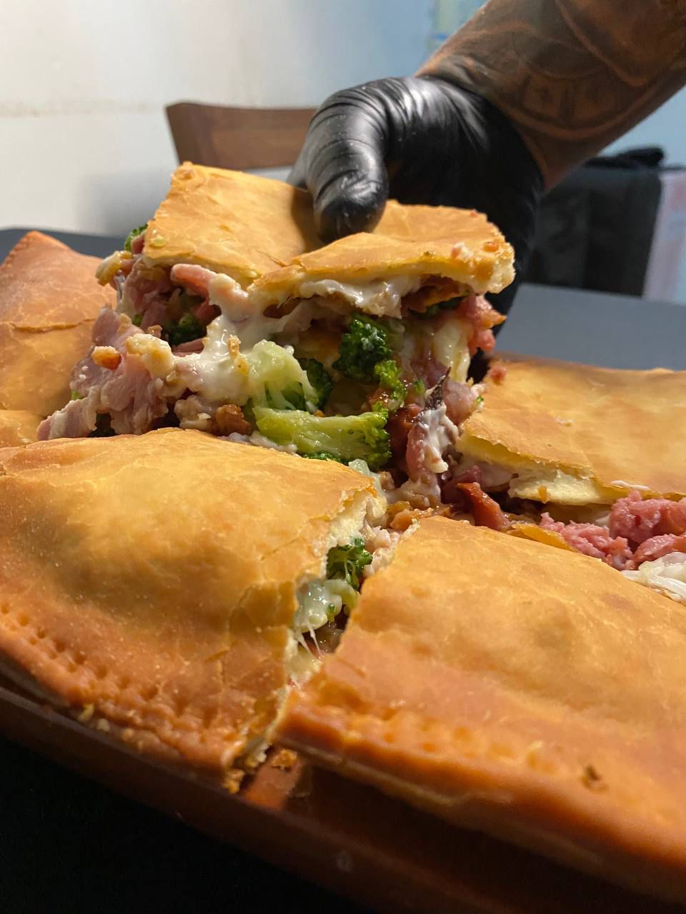 Pizza Frita Brócolis com Bacon